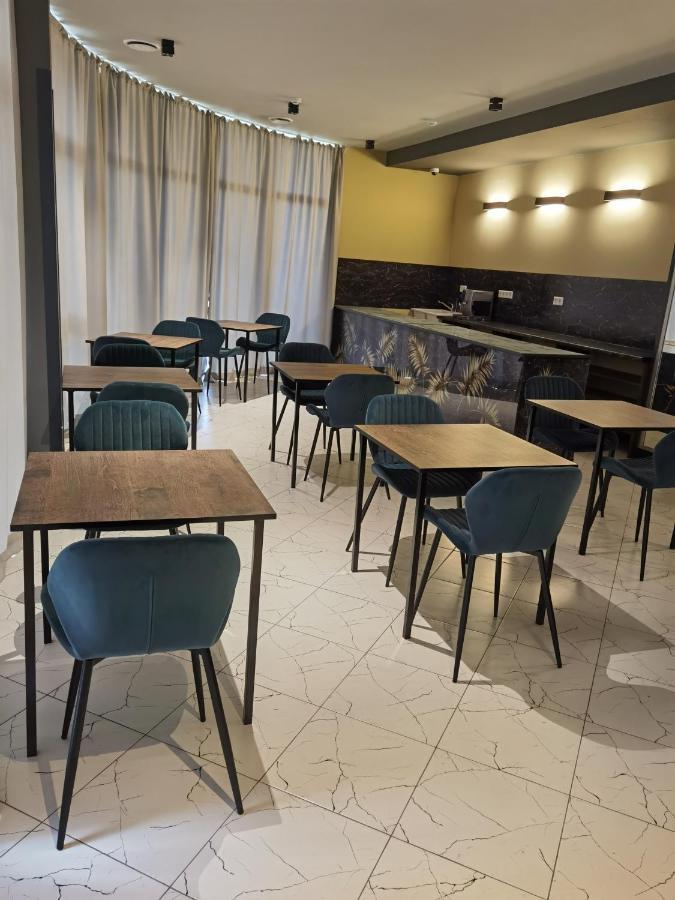 אורחיי Stark Hotel מראה חיצוני תמונה